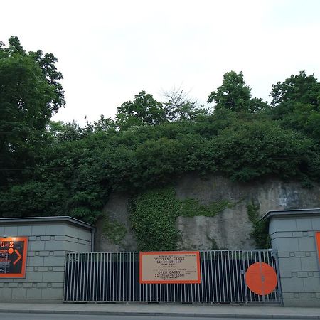 10-Z Bunker Hostel Brno Bagian luar foto