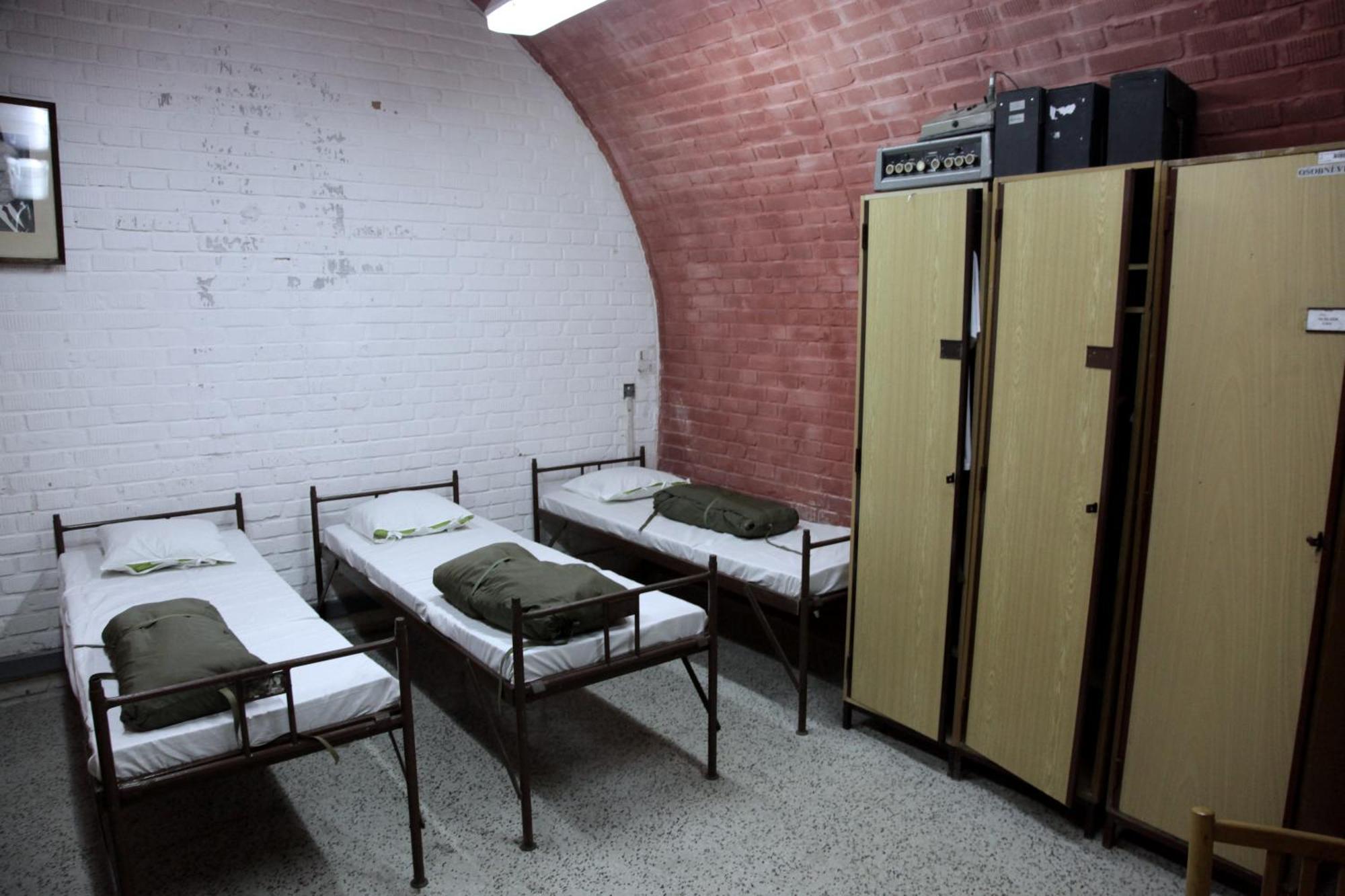 10-Z Bunker Hostel Brno Bagian luar foto