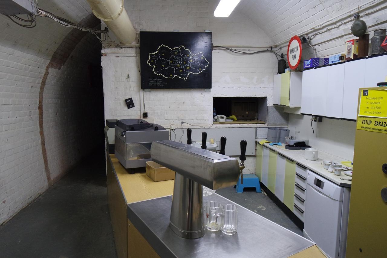 10-Z Bunker Hostel Brno Bagian luar foto